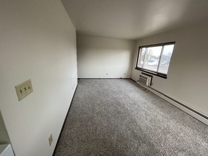 2111 S 60th St in West Allis, WI - Building Photo - Building Photo