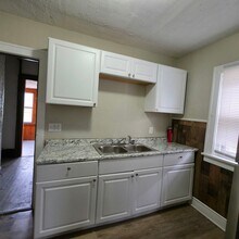 1394 Larchmont Rd in Cleveland, OH - Building Photo - Building Photo