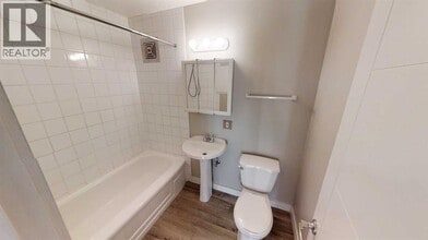 9932-9105 105 Ave in Grande Prairie, AB - Building Photo - Building Photo