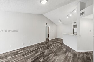 437 Vista Isles Dr in Plantation, FL - Building Photo - Building Photo