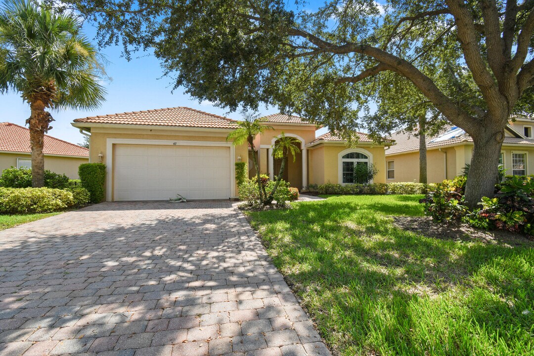 411 NW Sheffield Cir in Port St. Lucie, FL - Building Photo