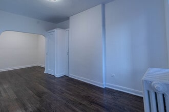 323 E 50th St, Unit 1R in New York, NY - Foto de edificio - Building Photo