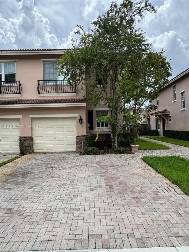 287 Las Brisas Cir in Weston, FL - Building Photo - Building Photo