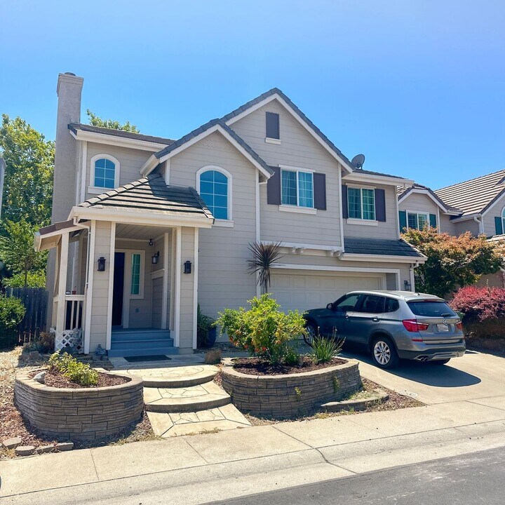 5710 Harborside Way in Elk Grove, CA - Building Photo