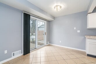 41125 S Woodbury Green Dr in Belleville, MI - Foto de edificio - Building Photo