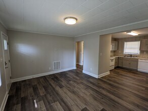 213 E Weatherspoon St in Sanford, NC - Foto de edificio - Building Photo