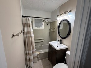 555 Kirkwood Dr in West Jefferson, OH - Building Photo - Building Photo