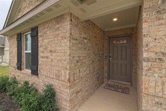 108 Grasslands Trl in Hutto, TX - Building Photo - Building Photo