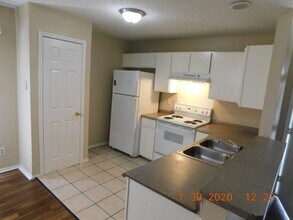 5212 Meadow Field in San Antonio, TX - Building Photo - Building Photo