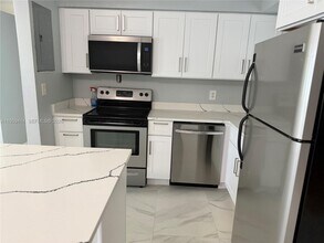 4210 SW 10th St in Plantation, FL - Building Photo - Building Photo