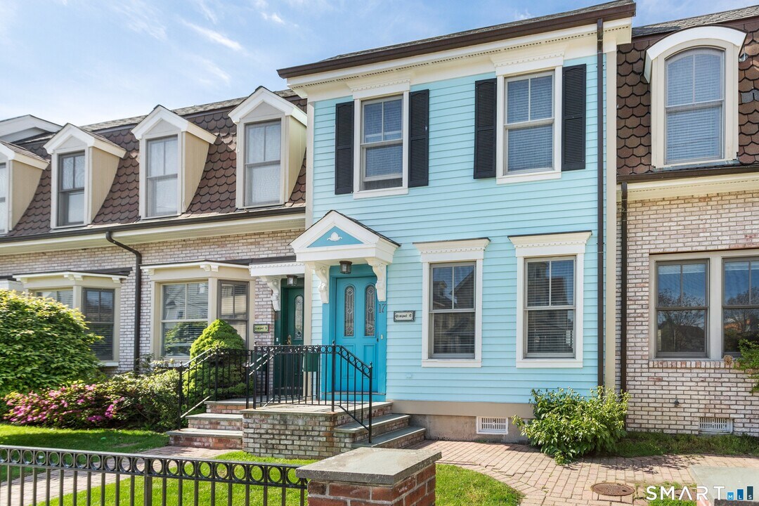 17 Dolsen Pl in Stamford, CT - Building Photo
