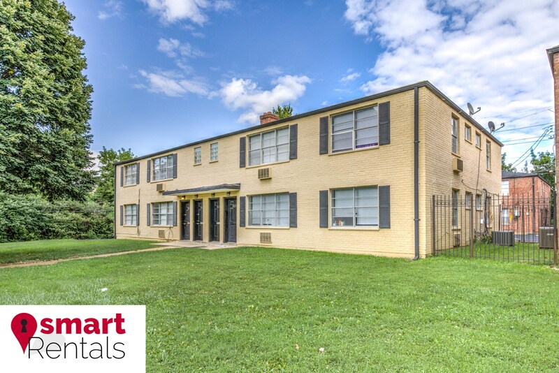 1030 Wild Cherry Ln in University City, MO - Building Photo
