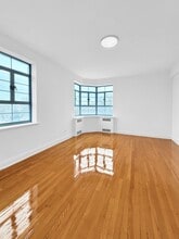 1-50 Greenway Terrace in Queens, NY - Building Photo - Building Photo