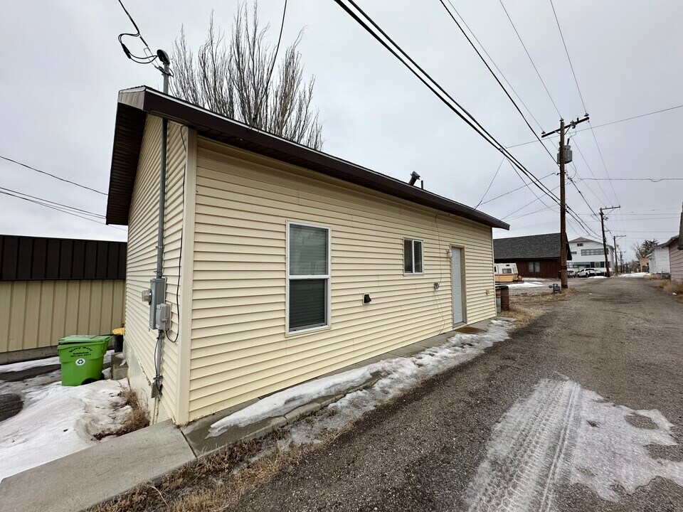 303 W Spruce St in Rawlins, WY - Building Photo