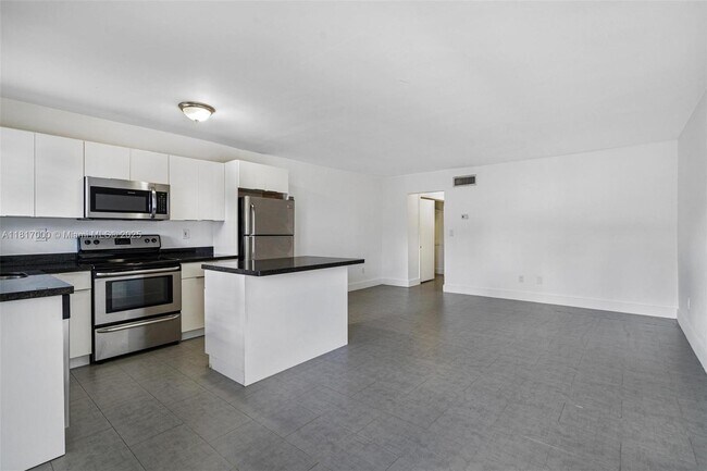 12506 NE 4th Ave in North Miami, FL - Building Photo - Building Photo