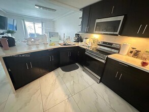 1660 NE 191st St, Unit 3011 in Miami, FL - Building Photo - Building Photo