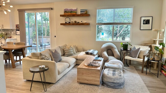 194 Olive Ave in Upland, CA - Foto de edificio - Building Photo