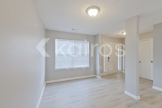 6128 Hickory Ln Dr in Union City, GA - Building Photo - Building Photo