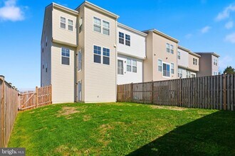 38 Kirby Ct in Bunker Hill, WV - Building Photo - Building Photo