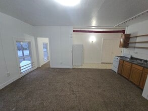 90 E Main St, Unit 2 in Norwich, NY - Building Photo - Building Photo