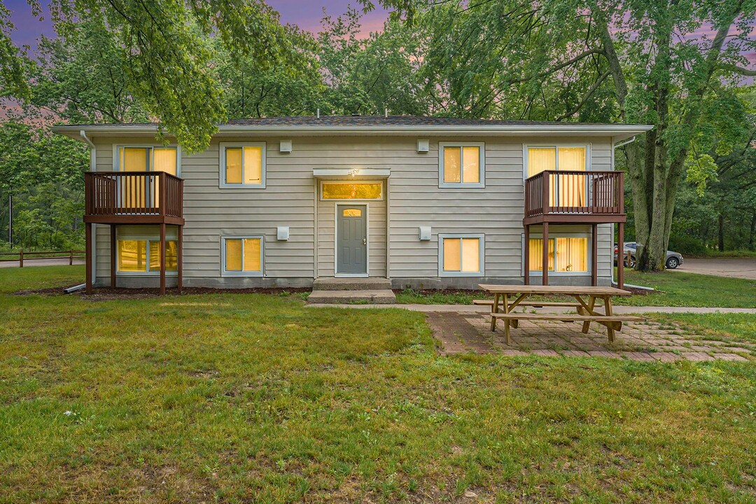 Five Lakes Apartments in Muskegon, MI - Building Photo