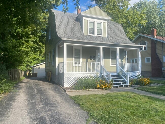 property at 914 Clay St
