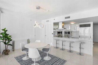 495 Brickell Ave, Unit 3804 in Miami, FL - Building Photo - Building Photo