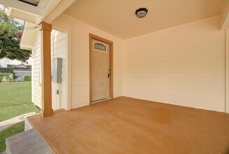 1118 Cypress St in Baytown, TX - Building Photo - Building Photo