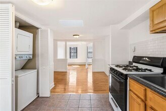212 5th St in Jersey City, NJ - Building Photo - Building Photo