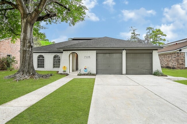 7115 Foxway Ln