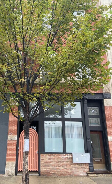 2712 W North Ave, Unit 2B in Chicago, IL - Building Photo