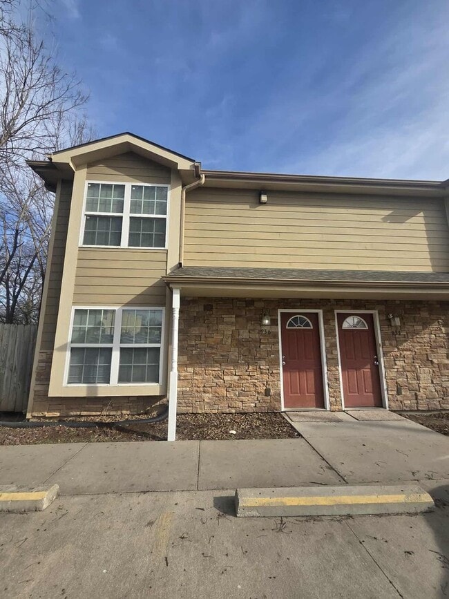 property at 936 W 8th St