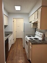 1210 Southport Dr, Unit B in Austin, TX - Foto de edificio - Building Photo