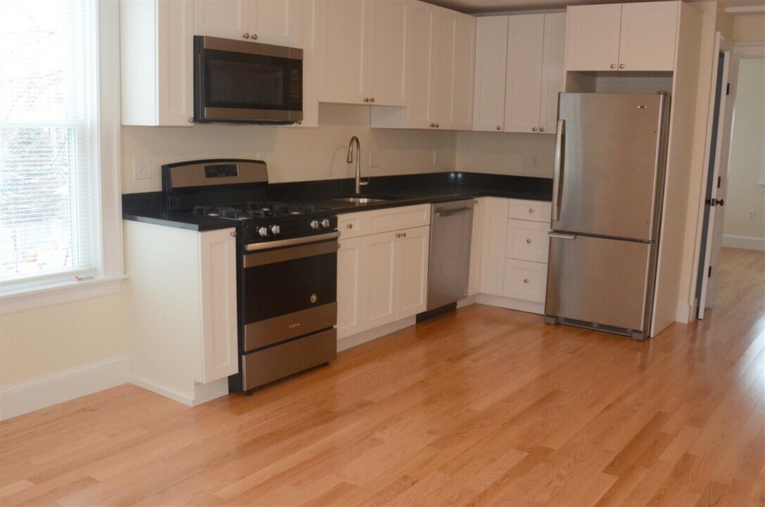 20 Putnam St, Unit 2 in Somerville, MA - Building Photo