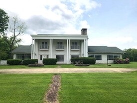 17311 Winfield Rd in Winfield, WV - Building Photo