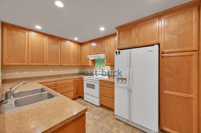 245 Russell Rd in Camano, WA - Building Photo - Building Photo