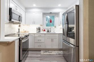 410 Farmington Ave in New Britain, CT - Building Photo - Building Photo