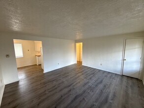 1594 Tripp St SE in Salem, OR - Building Photo - Building Photo