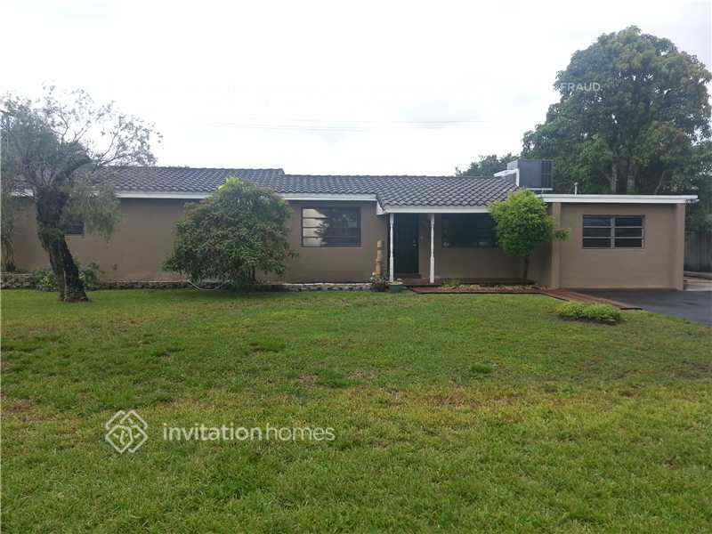 6836 SW 14th St in Pembroke Pines, FL - Building Photo