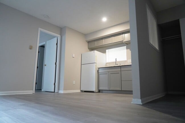 3033 Clifton Ave in Cincinnati, OH - Foto de edificio - Building Photo