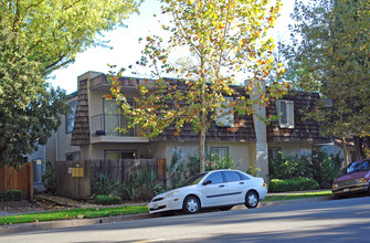 25th & C St Apartments in Sacramento, CA - Building Photo - Building Photo