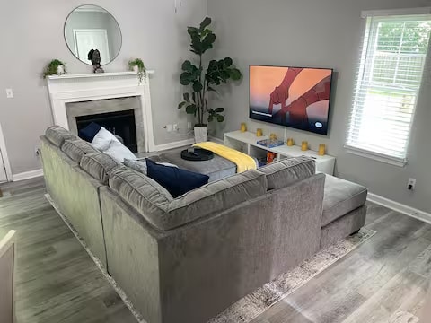 property at 5690 Hampton Ct