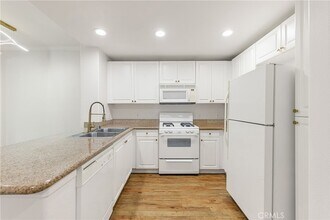 2257 Watermarke Pl in Irvine, CA - Foto de edificio - Building Photo