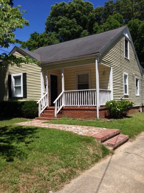 2412 Highland Ave in Durham, NC - Foto de edificio