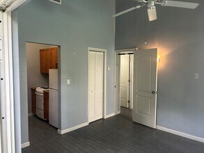417 SW 11th Ave, Unit Guest Cottage in Miami, FL - Building Photo - Building Photo