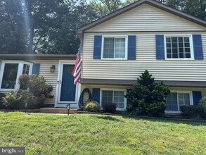 5918 Freds Oak Rd in Burke, VA - Building Photo - Building Photo