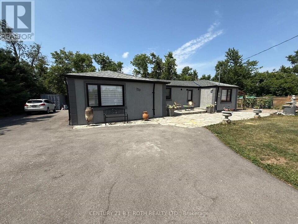 759 Essa Rd in Barrie, ON - Building Photo
