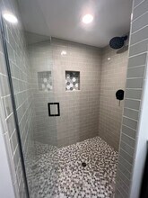 6131 Ranchito Ave in Van Nuys, CA - Foto de edificio - Building Photo