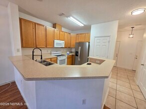 5663 Greenland Rd in Jacksonville, FL - Foto de edificio - Building Photo