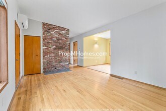 5849 SW Oleson Rd in Portland, OR - Foto de edificio - Building Photo